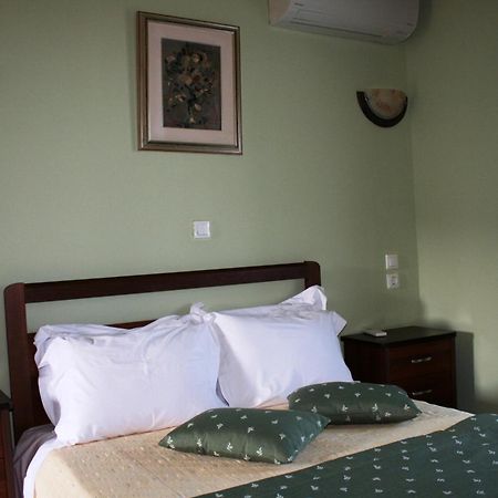 Dionysus Apartments & Suites إيريسوس الغرفة الصورة