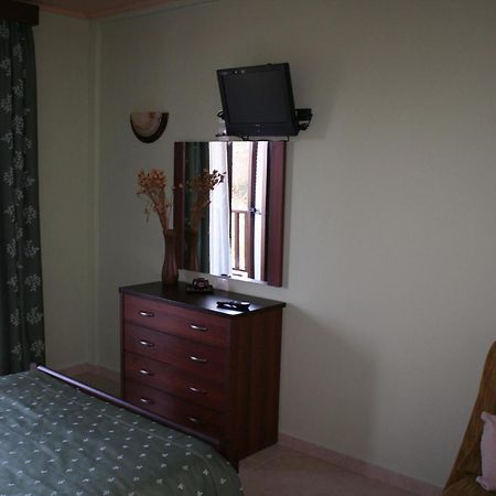 Dionysus Apartments & Suites إيريسوس الغرفة الصورة