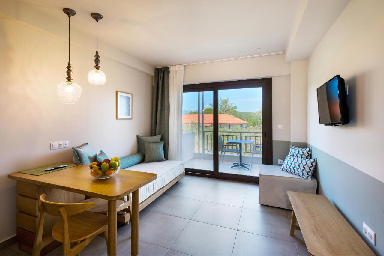 Dionysus Apartments & Suites إيريسوس المظهر الخارجي الصورة