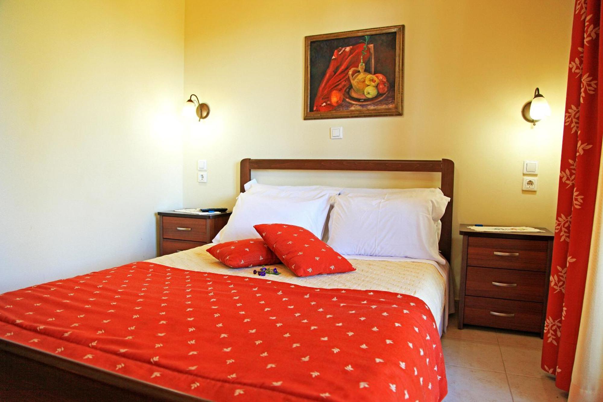 Dionysus Apartments & Suites إيريسوس الغرفة الصورة