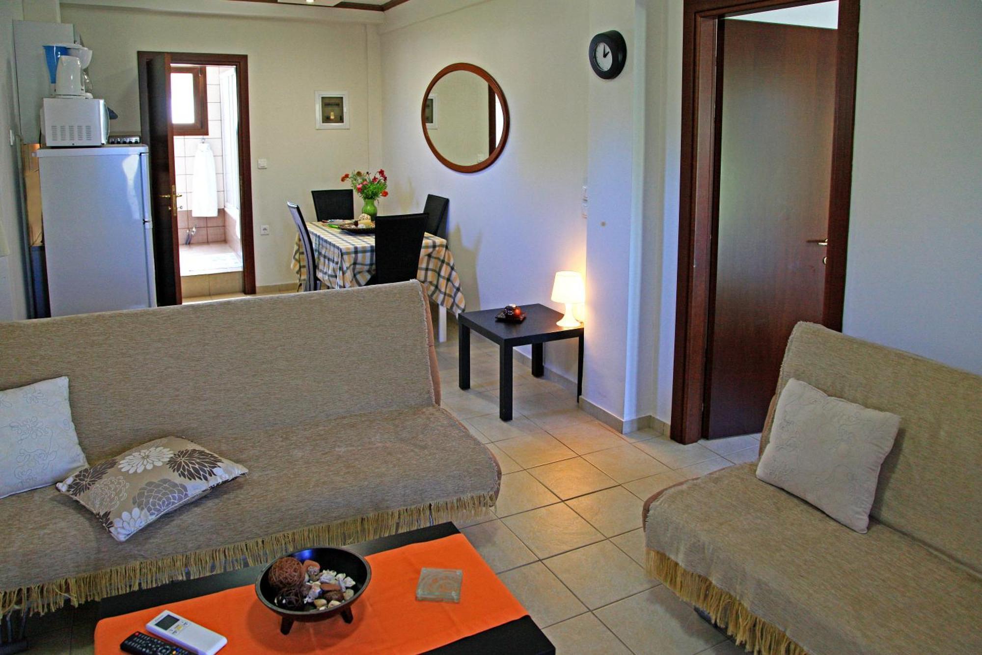 Dionysus Apartments & Suites إيريسوس الغرفة الصورة